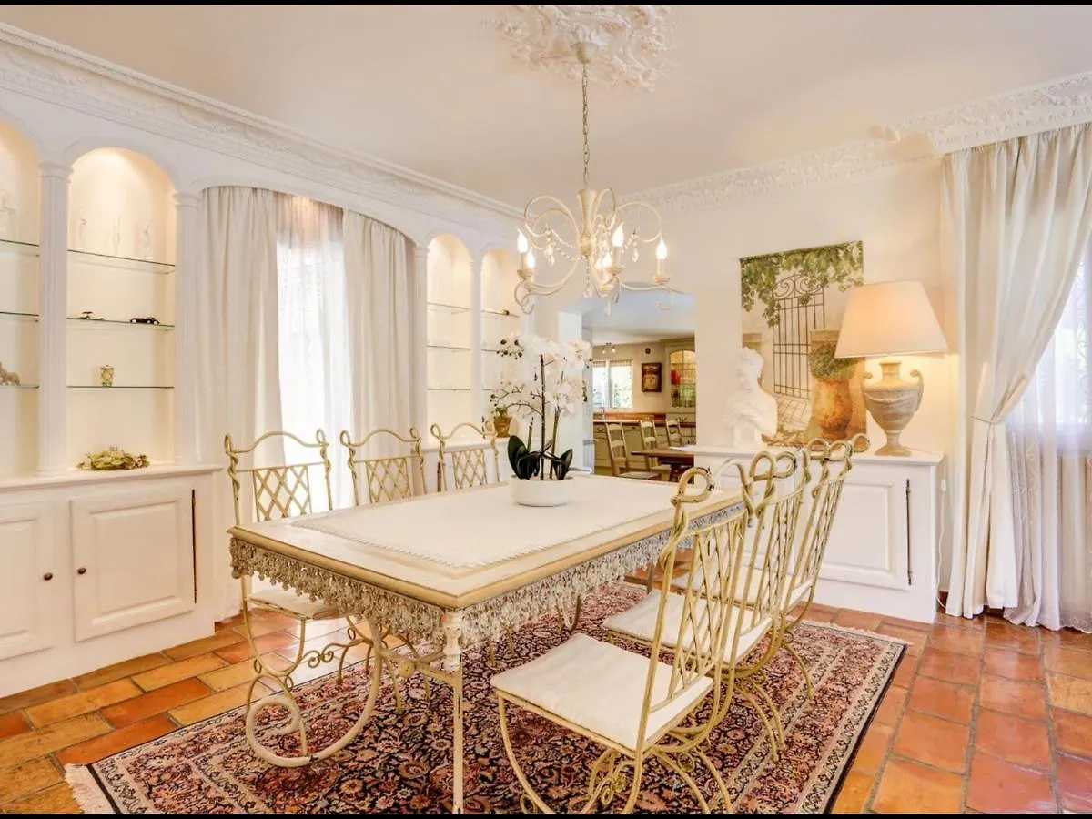 Lavish Villa In Mouans Sartoux With Sauna