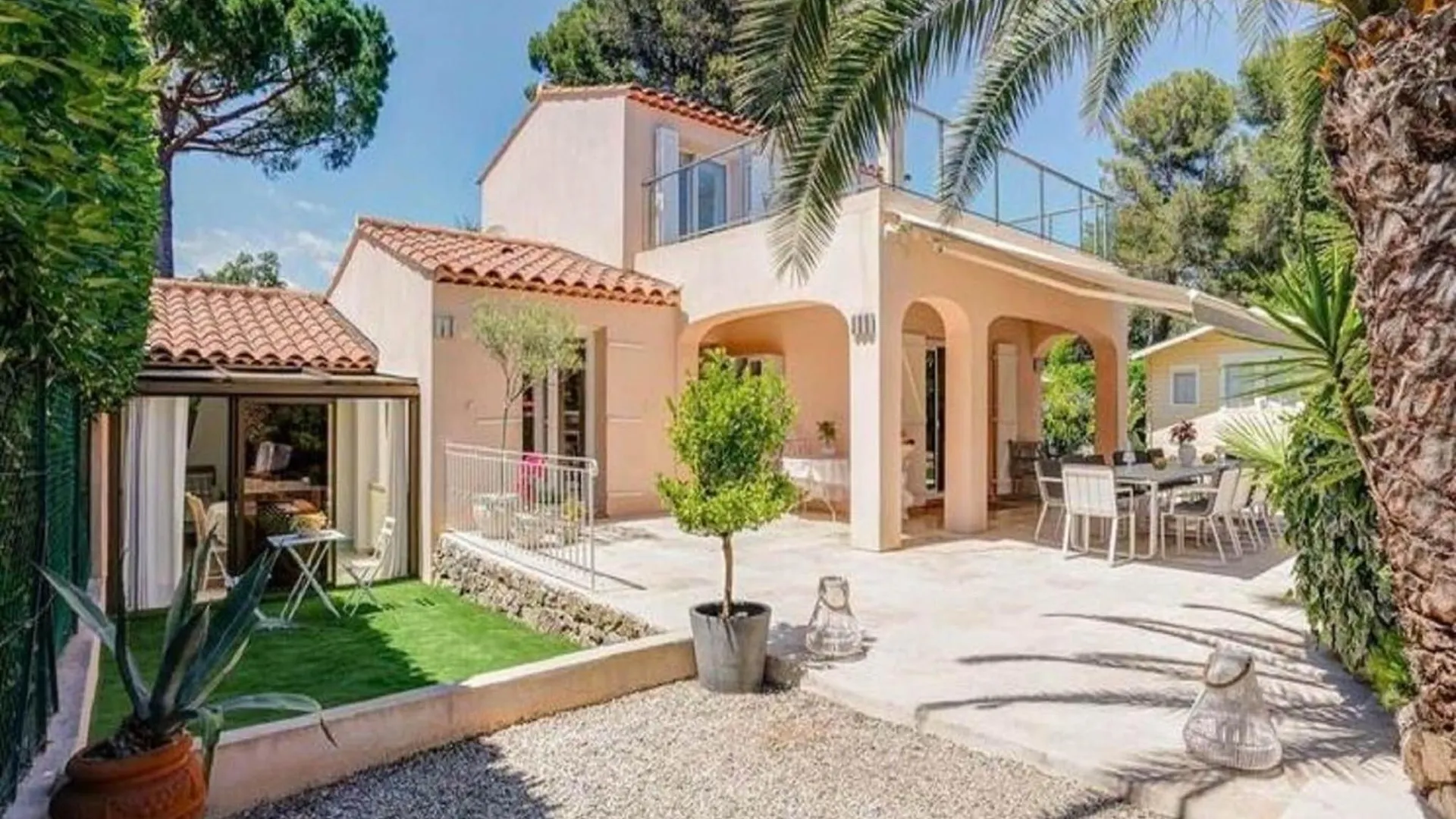 Lavish Villa In Mouans Sartoux With Sauna